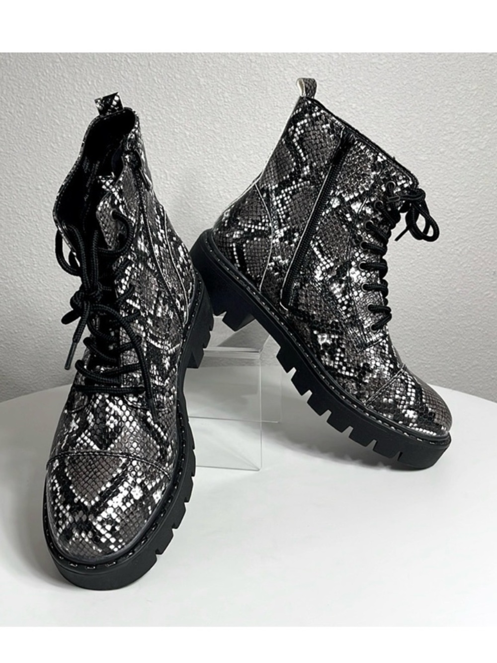 XAppeal Women’s Snakeskin Combat Moto Boots Zip Lace Up Size 7 Black White Gray